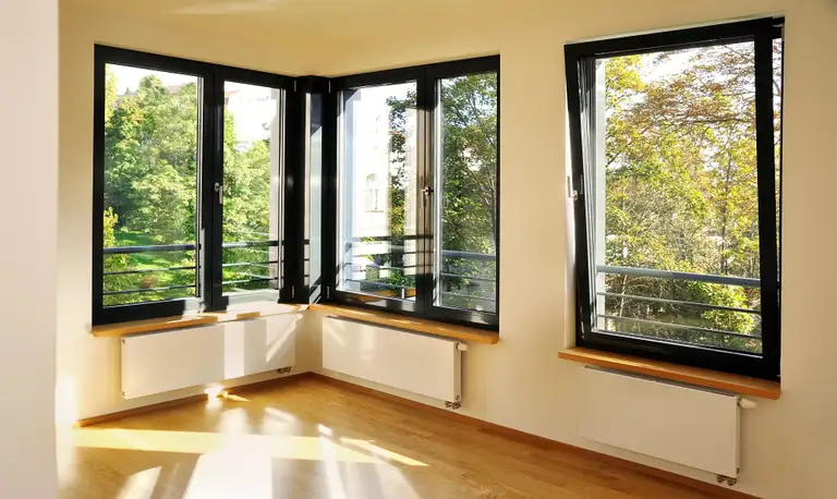 Light room with corner windows